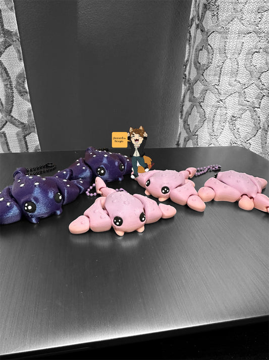 Cheeser Fox designs Manta ray fidget keychain